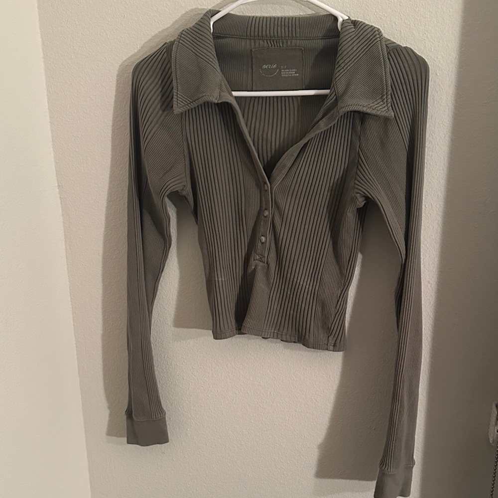 Soft green Aerie comfy crop rib knit long sleeve top